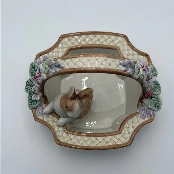 FITZ AND FLOYD ESSENTIALS BOTANICAL BUNNY BASKET WITH HANDLE - Picture 9 of 16